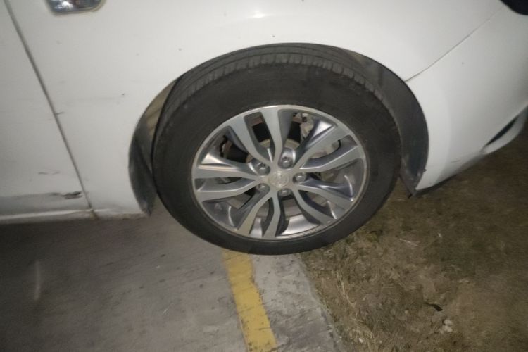 别克 英朗 2018款 18T 自动精英型车身外观10