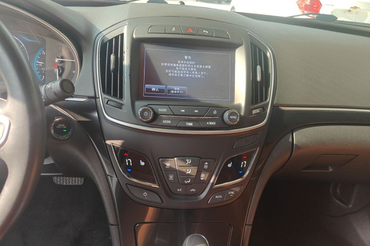 别克 君威 2015款 1.6T 精英技术型中控内饰16