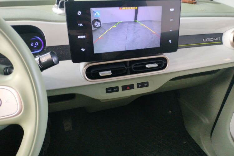 吉利银河 2025款 210km 熊猫骑士中控内饰16