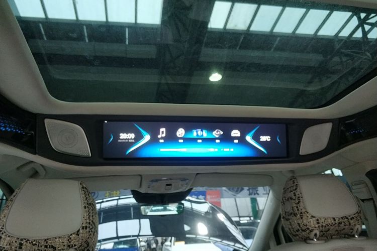 奔驰V级 2024款 V 300 L 长轴距尊贵版中控内饰22