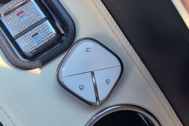 五菱汽车 五菱缤果 2023款 333km 灵犀互联款中控内饰11