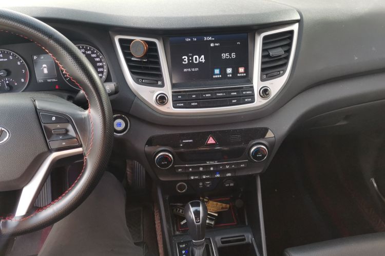 现代 途胜 2018款 1.6T 双离合两驱15周年特别版局部细节16