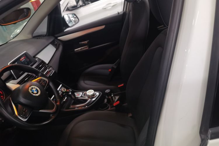 宝马2系旅行车 2016款 218i 领先型中控内饰19