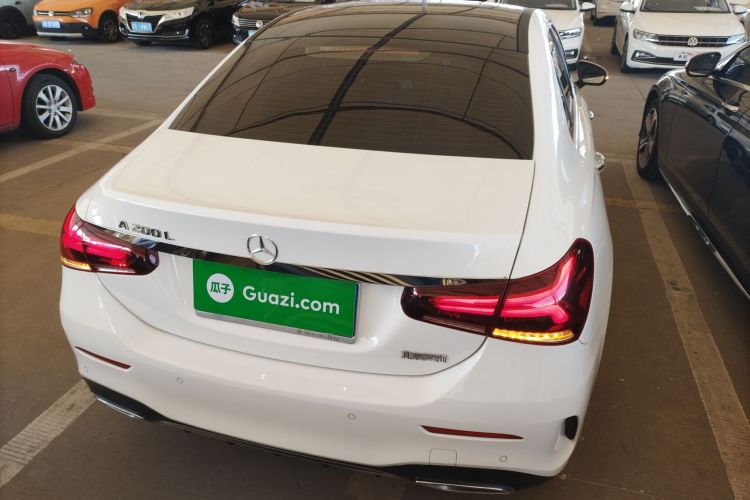 奔驰A级 2022款 改款二 A 200 L 运动轿车时尚型车身外观6