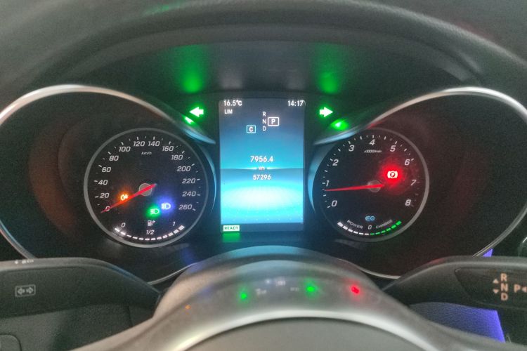 奔驰C级 2019款 C 260 运动版中控内饰14