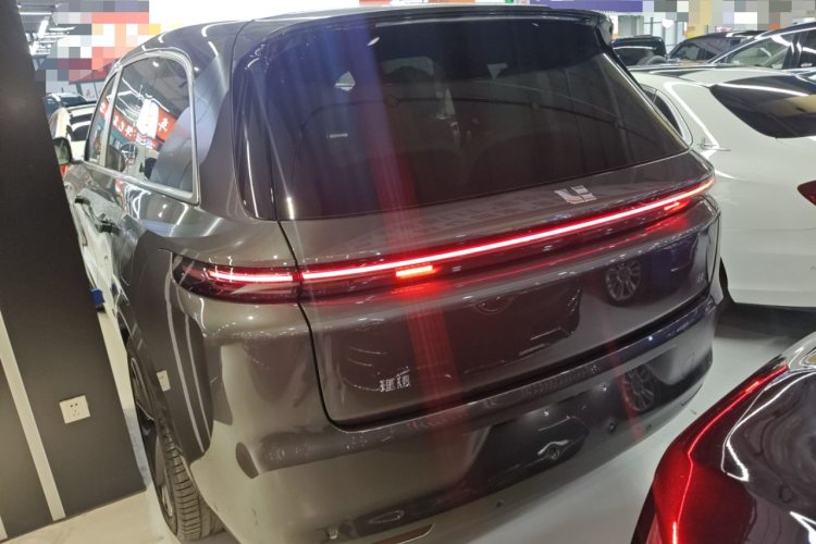 理想汽车 理想L8 2025款 Max 智能焕新版车身外观4