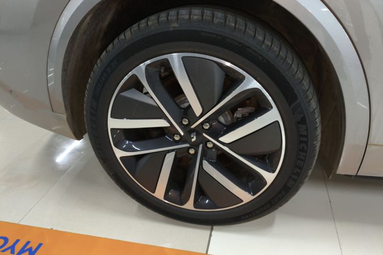 理想汽车 理想L9 2024款 Ultra车身外观6008