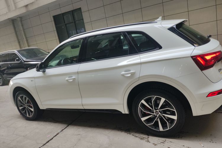 奥迪Q5L 2024款 40 TFSI 豪华动感型车身外观4
