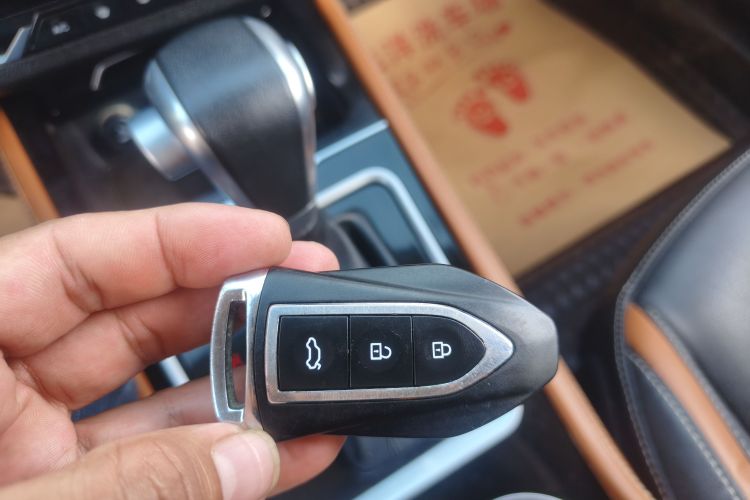 众泰T300 2017款 1.5T CVT尊享型中控内饰11