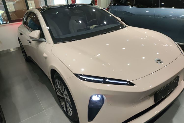 蔚来ET5 2024款 75kWh车身外观3