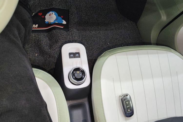 吉利银河 2025款 210km 熊猫骑士中控内饰18