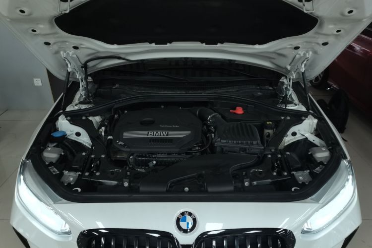 宝马1系 2021款 120i M运动曜夜版机舱底盘24