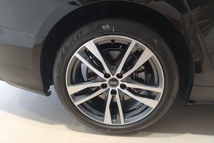 奥迪A6L 2023款 40 TFSI 豪华动感型车身外观6008