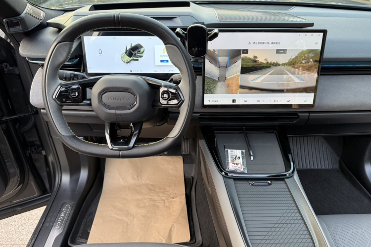 领克08 EM-P 2023款 120km 长续航Halo中控内饰16