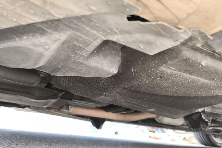 奔驰E级 2015款 改款 E 260 L 运动型局部细节9004