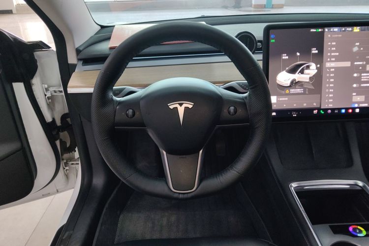 特斯拉 Model 3 2022款 后轮驱动版中控内饰13