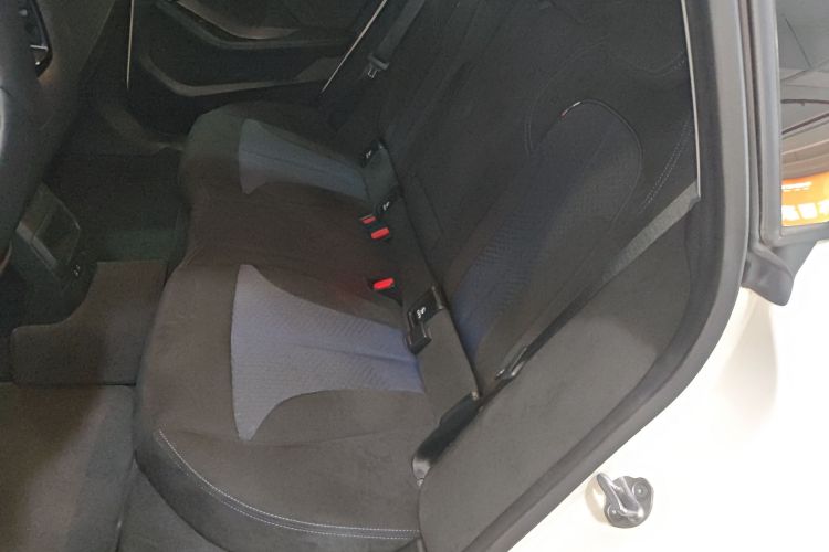 宝马2系(进口) 2021款 225i 四门轿跑车 M运动曜夜套装中控内饰7004