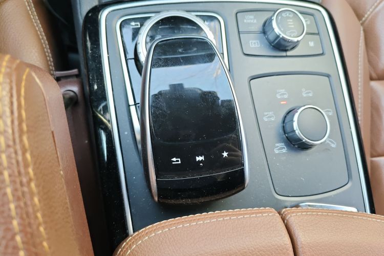 奔驰GLS  GLS 400 4MATIC豪华型中控内饰18