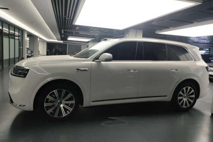 鸿蒙智行 问界M8 2025款 纯电 Max+ 六座四驱版车身外观4