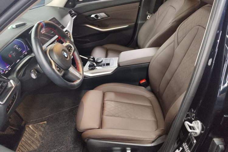 宝马3系 2022款 325i M运动曜夜套装局部细节19