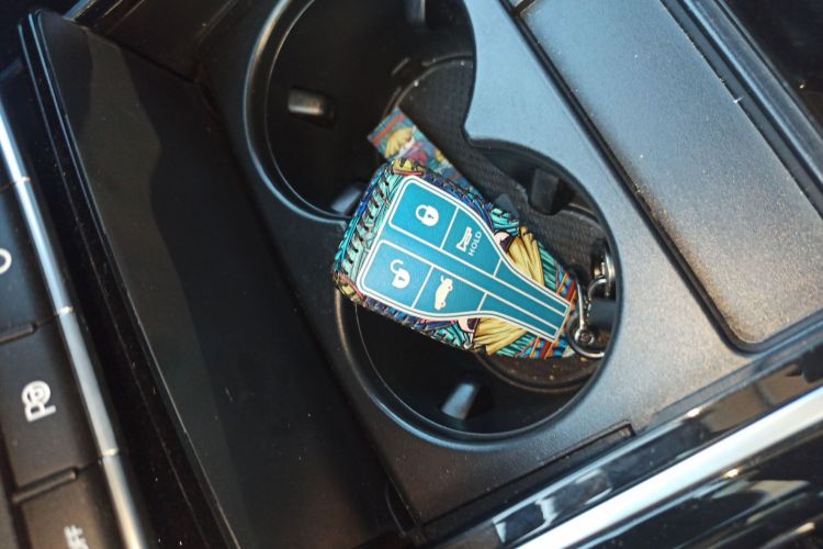 红旗HS5 2019款 2.0T 智联旗领四驱版中控内饰11