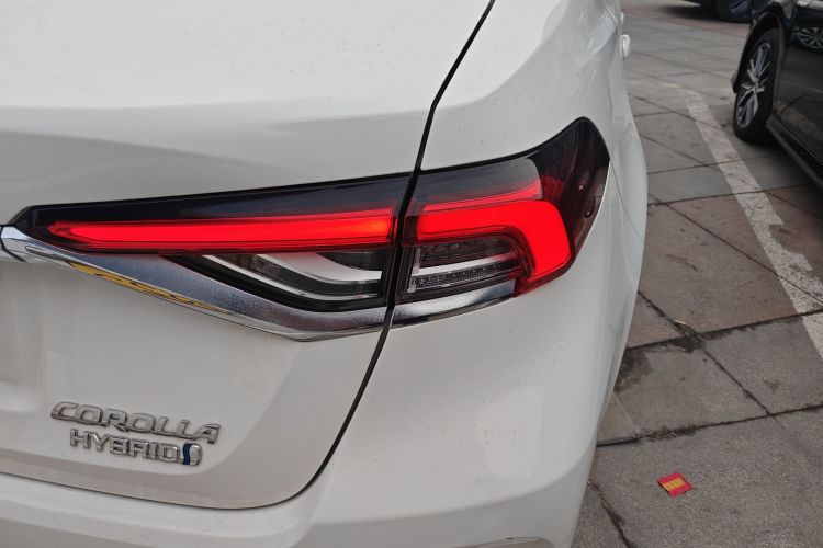 丰田 卡罗拉 2023款 1.8L 智能电混双擎 精英版车身外观9