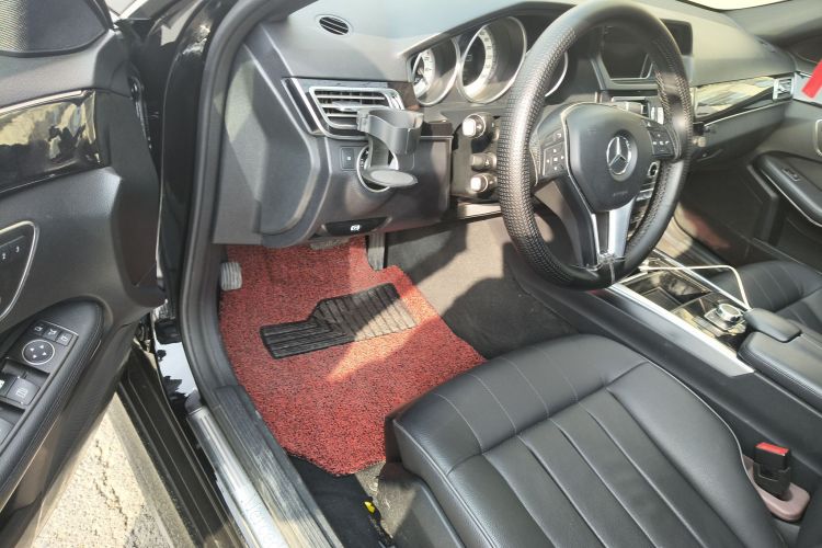 奔驰E级 2015款 E 200 L 运动型中控内饰20