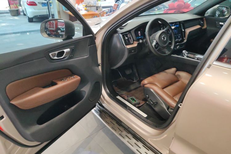 沃尔沃XC60 2023款 B5 四驱智远豪华版中控内饰7003