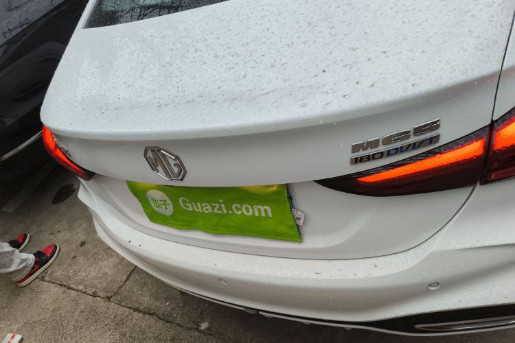 名爵 MG5 2025款 180DVVT 全球豪华版车身外观6