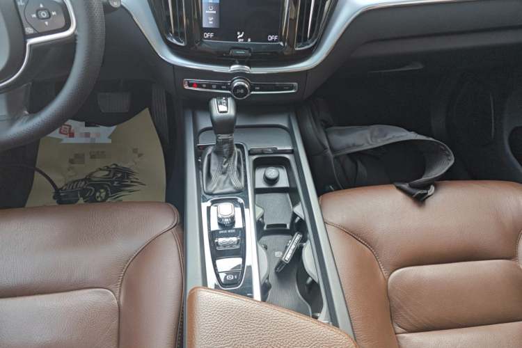 沃尔沃XC60 2019款 T5 四驱智逸版 国V中控内饰18