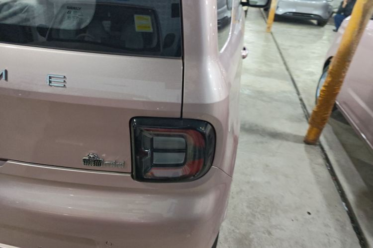 吉利银河 熊猫 2025款 210km 元气熊车身外观9