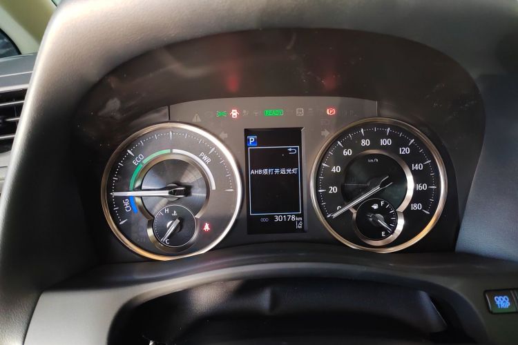 丰田 威尔法 2023款 皇冠 双擎 2.5L HV尊贵版中控内饰14