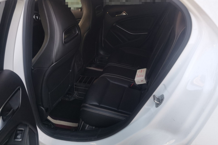 奔驰GLA 2018款 GLA 220 4MATIC 运动型中控内饰7004