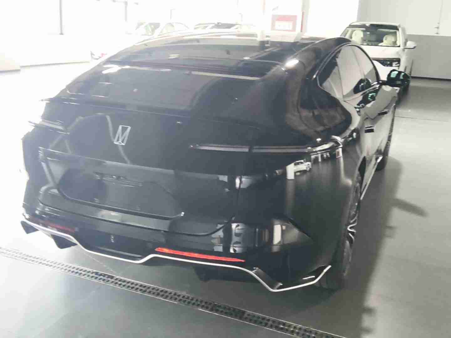 车辆右后45度外观展示