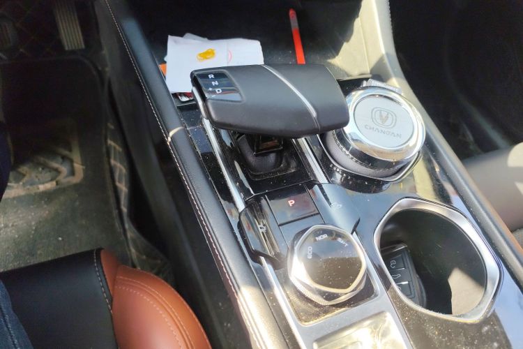 长安 逸动 2023款 畅享版 PLUS 蓝鲸NE 1.4T GDI DCT尊贵版中控内饰18