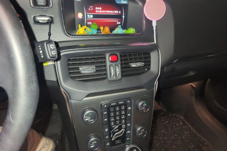 沃尔沃V40 2016款 T3 智逸版中控内饰16