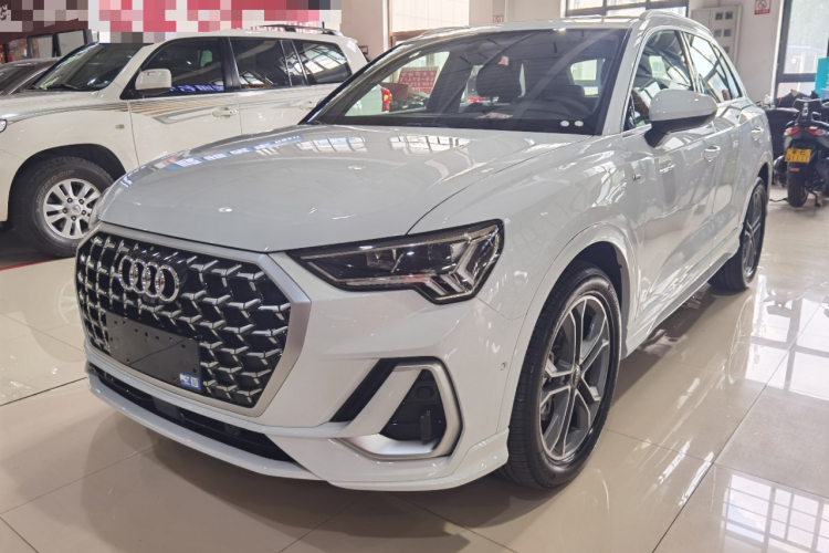 奥迪Q3 2024款 40 TFSI 时尚动感型车身外观1