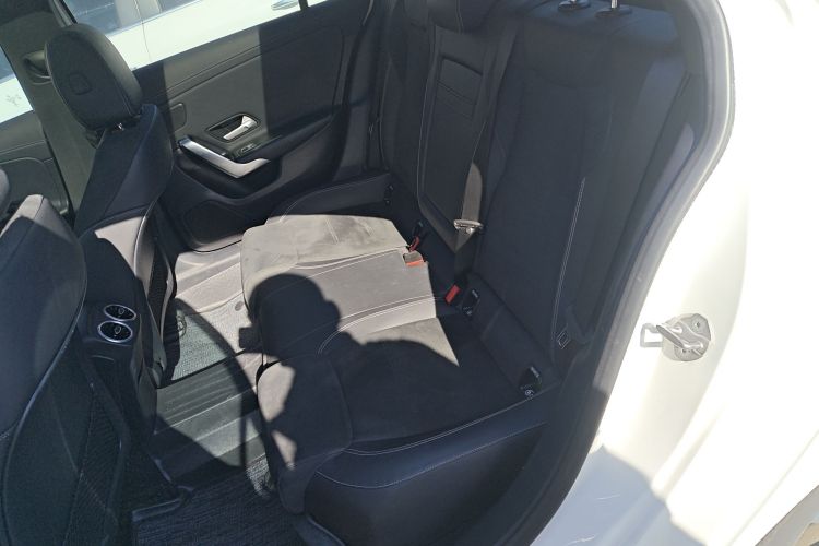 奔驰A级 2019款 A 180 L 运动轿车中控内饰21