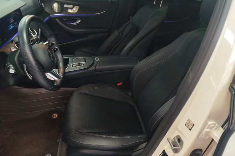 奔驰E级(进口) 2021款 改款 E 260 豪华型运动版局部细节19