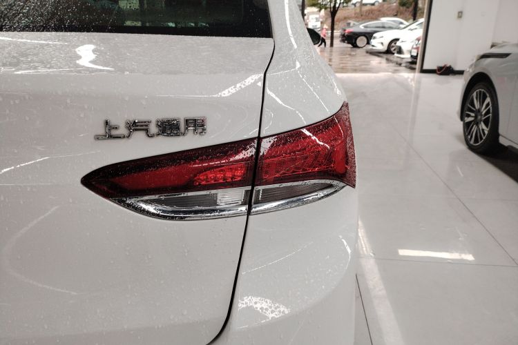 别克 英朗 2021款 改款 典范 1.5L 自动精英型车身外观9