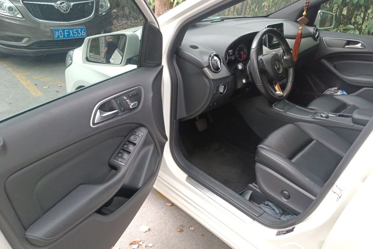 奔驰B级 2015款 B 200 时尚型中控内饰7003