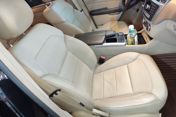 奔驰M级 2015款 ML 320 4MATIC局部细节41