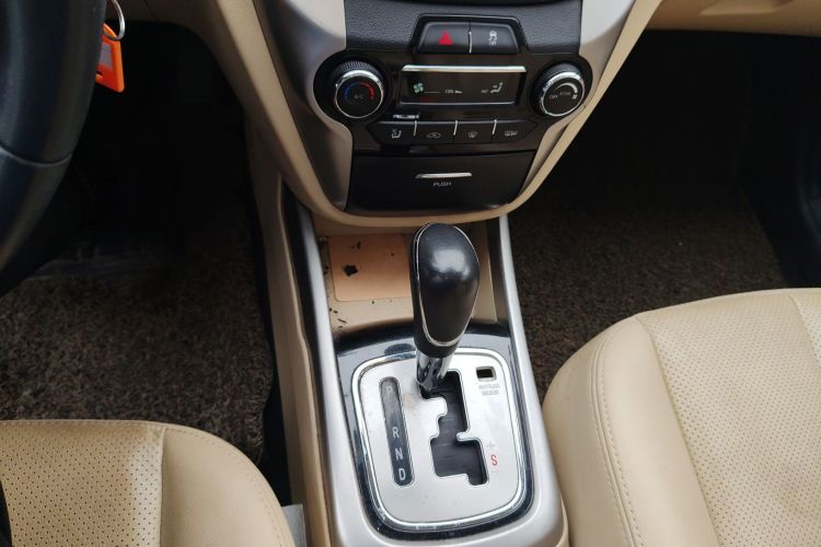 长安 逸动 2015款 1.6L 自动豪华型中控内饰18