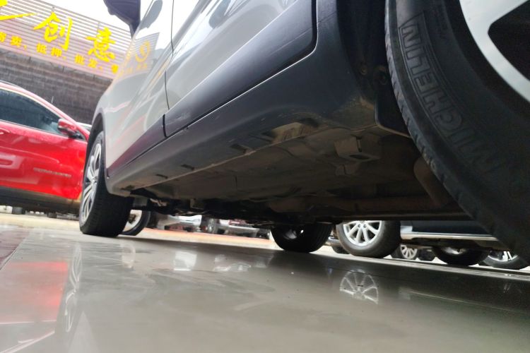 广汽传祺 传祺GS4 2017款 235T 自动两驱豪华智联版机舱底盘30