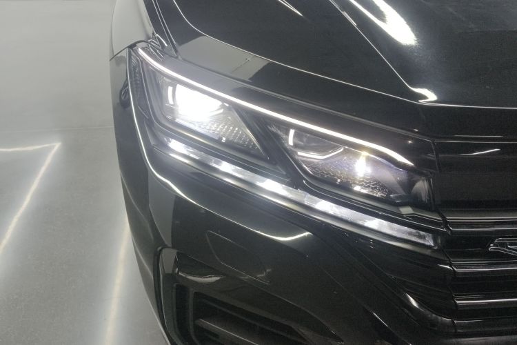 大众 途锐 2023款 3.0TSI 锐享版 曜黑运动套装车身外观8