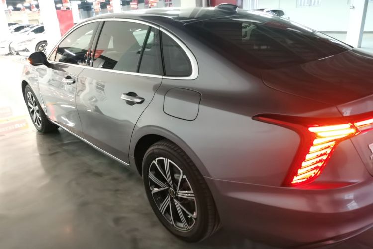 红旗H5 PHEV 2025款 170 超混版车身外观4