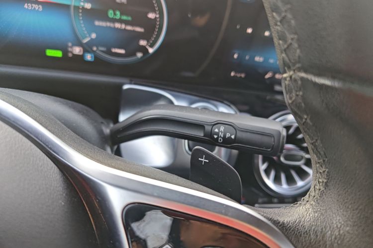 奔驰EQB 2022款 EQB 260中控内饰18