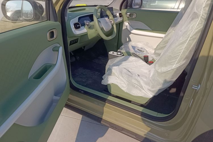 吉利银河 2025款 210km 熊猫骑士中控内饰20