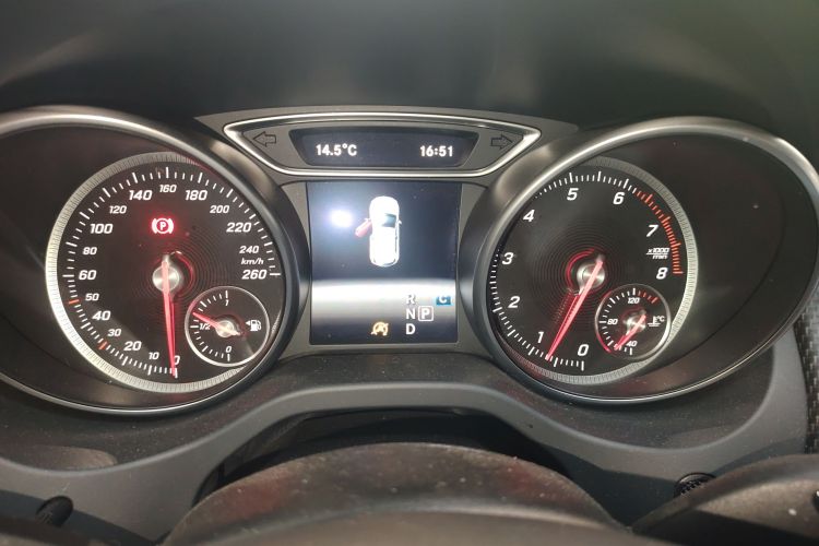 奔驰GLA 2017款 GLA 200 动感型中控内饰14