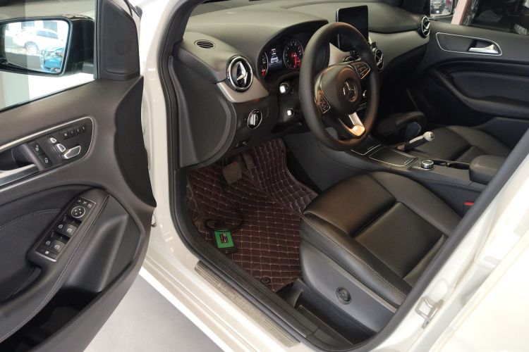 奔驰B级 2015款 B 200 豪华型中控内饰20